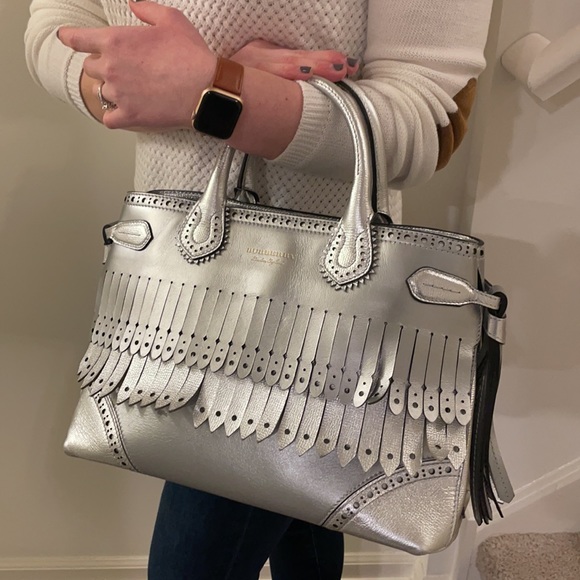 Burberry Medium Banner Fringe - Picture 16 of 16